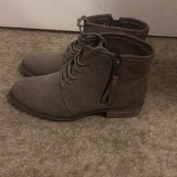 Cathy Jean booties - Picture 2 of 3